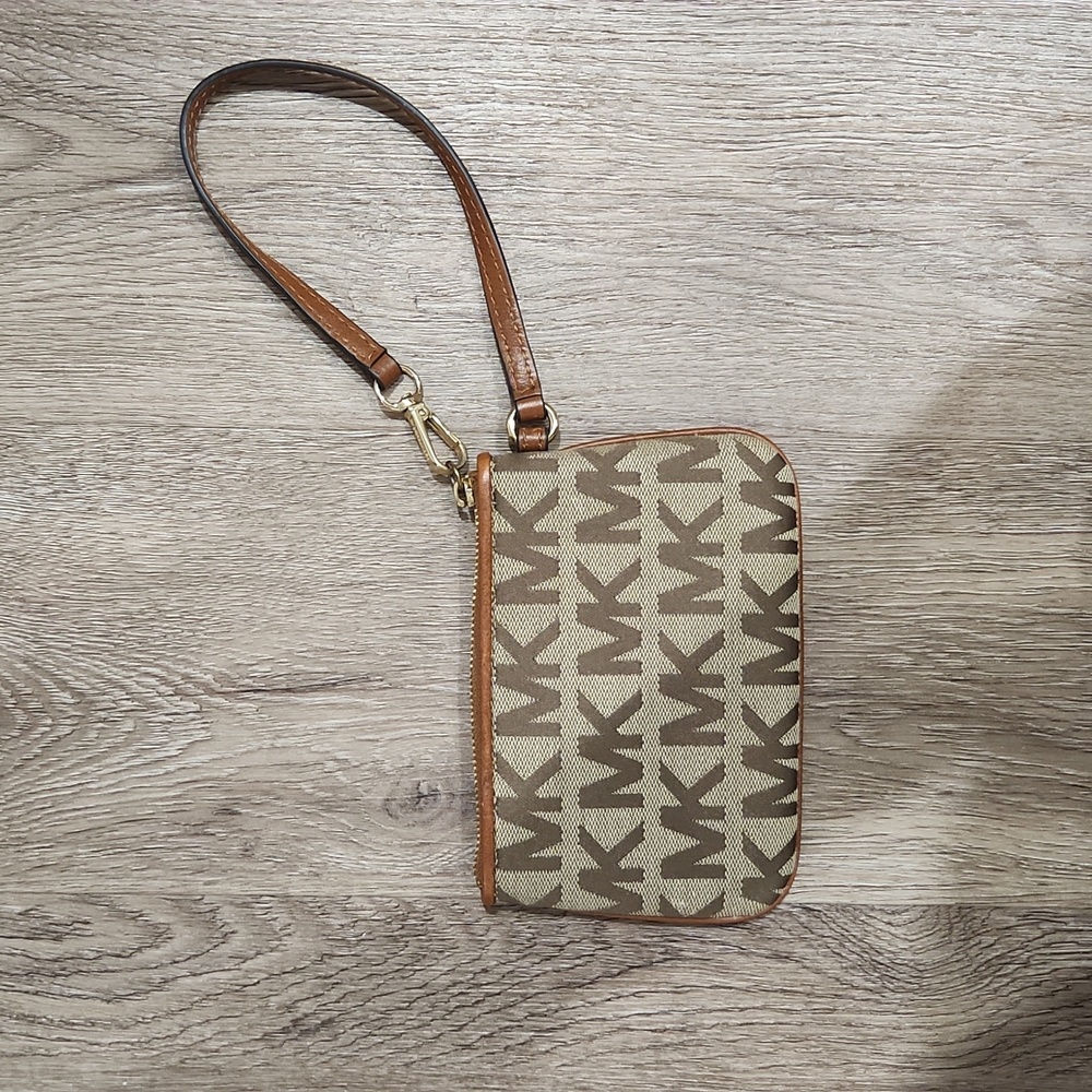 Michael Kors wristlet